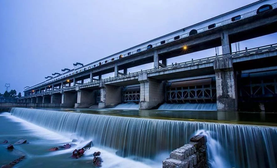 閘站群計(jì)算機(jī)監(jiān)控系統(tǒng)主要特點(diǎn)和功能 閘門(mén)控制